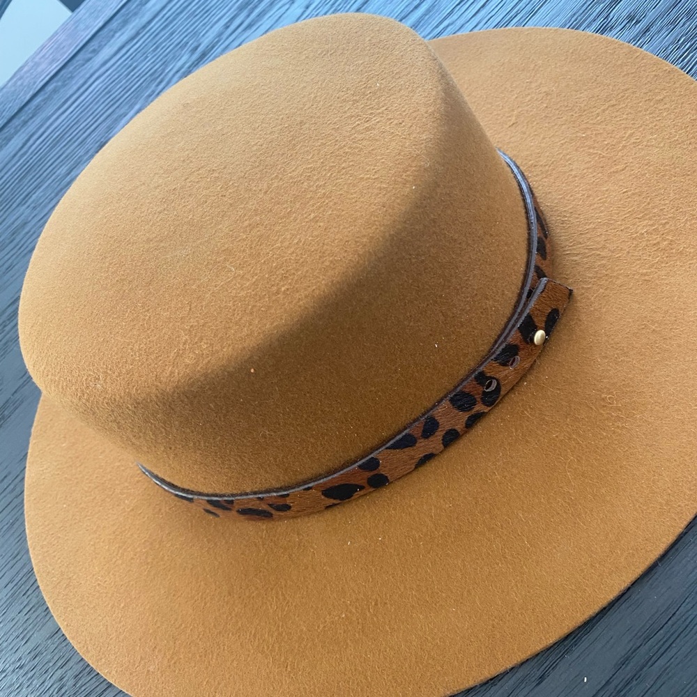 Gigi Pip boater hat with leopard and pink hat bands